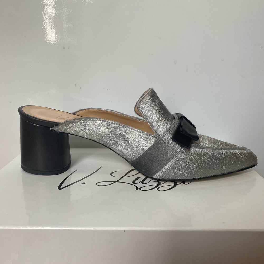 V. Luzzi Size 39 (US 8) never worn heeled mules